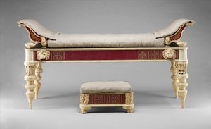 Sofa og fotskammel med beinutskjæringer og glassinnlegg, ca. 100 e.Kr. (tre, bein og glass)